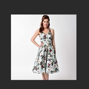 Hell Bunny Retro Style Light Green &
Tahiti Floral Swing Dress Size S